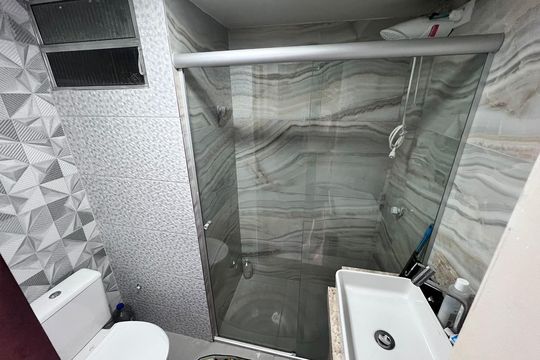 Banheiro de apartamento à venda com 1 quarto, 74m² em SH Grande Colorado, Brasília