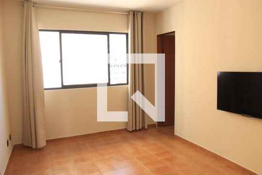 Sala de apartamento para alugar com 1 quarto, 40m² em Centro, Goiânia