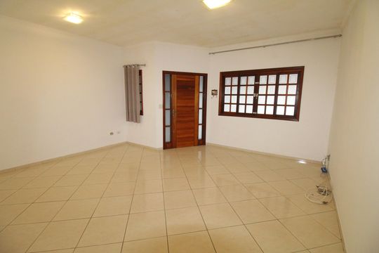Casa para alugar com 3 quartos, 250m² em Jardim Satélite, São José dos Campos