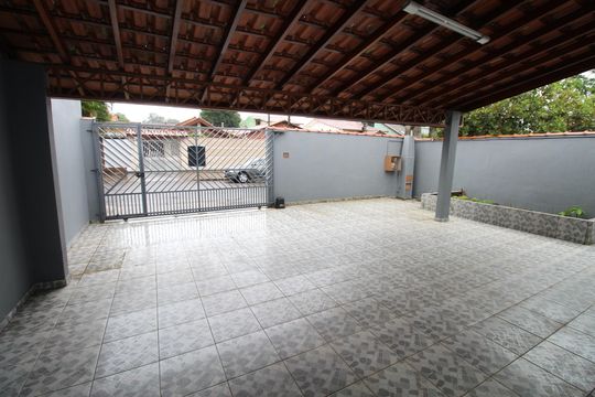 Garagem de casa para alugar com 3 quartos, 250m² em Jardim Satélite, São José dos Campos