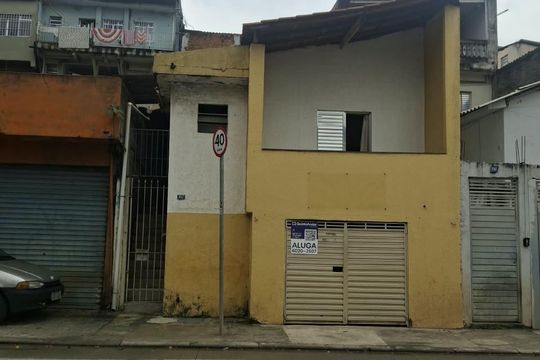 Fachada de casa para alugar com 1 quarto, 60m² em Jardim Artidoro, Guarulhos