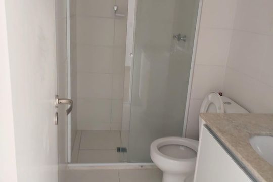 Banheiro de apartamento para alugar com 1 quarto, 54m² em Umuarama, Osasco