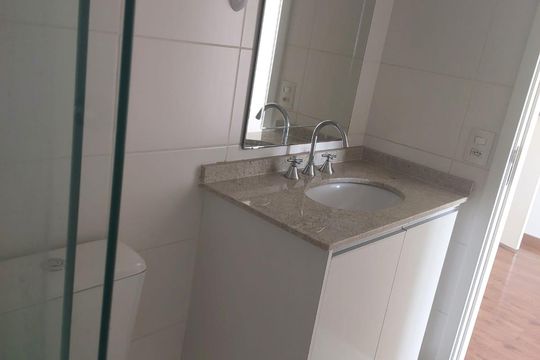 Banheiro de apartamento para alugar com 1 quarto, 54m² em Umuarama, Osasco