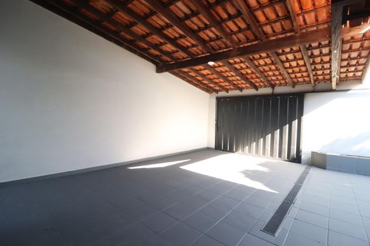 Garagem de casa para alugar com 2 quartos, 130m² em São Jorge, Uberlândia