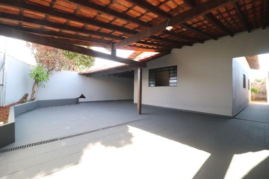 Casa para alugar com 2 quartos, 130m² em São Jorge, Uberlândia