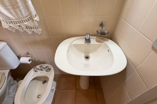 Banheiro Social de apartamento para alugar com 3 quartos, 92m² em Parque Enseada, Guarujá