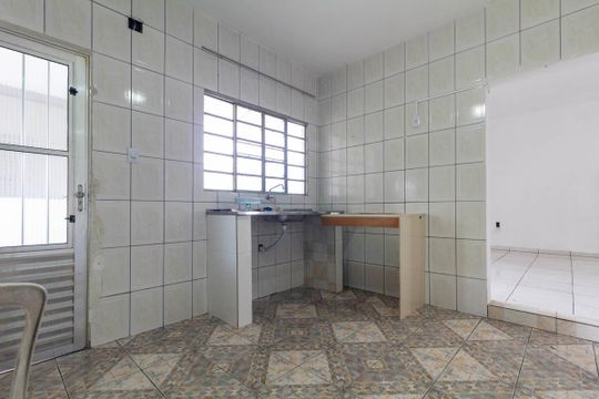 Cozinha de casa para alugar com 1 quarto, 40m² em Jardim Cotinha, São Paulo