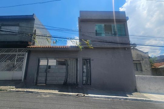 Fachada de casa para alugar com 1 quarto, 40m² em Jardim Cotinha, São Paulo