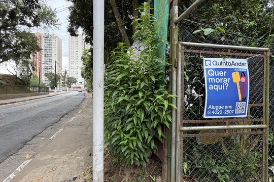 Placa instalada de casa para alugar com 2 quartos, 95m² em Morro Nova Cintra, Santos