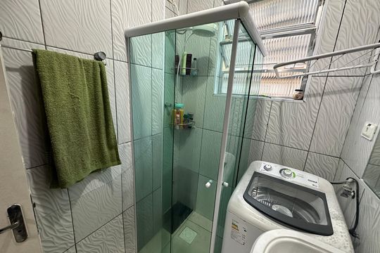 Banheiro de apartamento para alugar com 1 quarto, 22m² em Itararé, São Vicente