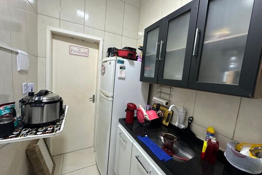 Cozinha de apartamento para alugar com 1 quarto, 22m² em Itararé, São Vicente