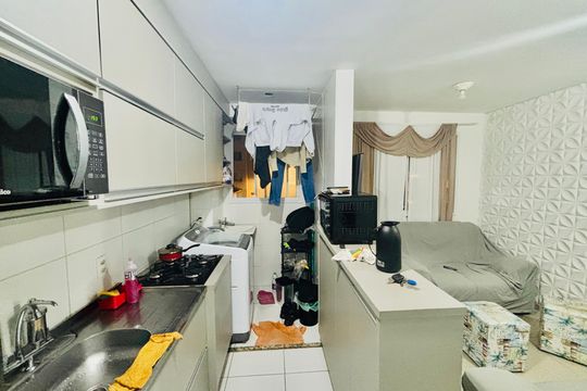 Cozinha de apartamento para alugar com 2 quartos, 42m² em Jardim Helian, São Paulo