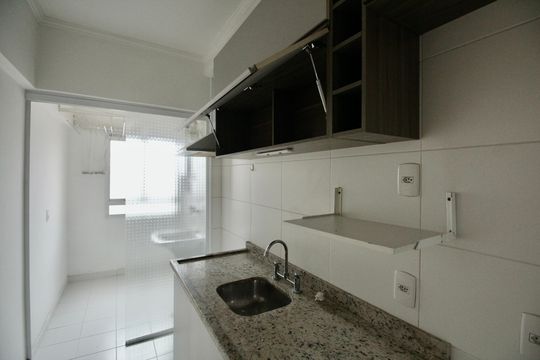 Cozinha e Área de Serviço de apartamento para alugar com 2 quartos, 62m² em Macuco, Santos