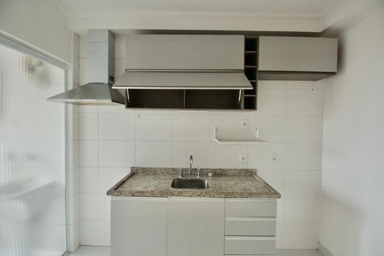 Cozinha e Área de Serviço de apartamento para alugar com 2 quartos, 62m² em Macuco, Santos