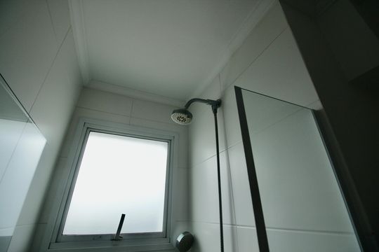 Banheiro Social de apartamento para alugar com 2 quartos, 62m² em Macuco, Santos