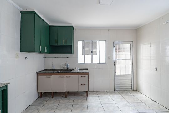 Cozinha de casa para alugar com 2 quartos, 90m² em Vila Brasilina, São Paulo