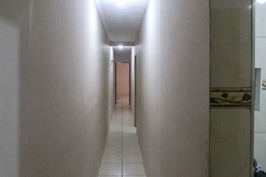 Corredor de casa para alugar com 3 quartos, 100m² em Jardim das Rosas (iguatemi), São Paulo
