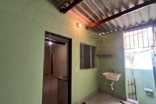 Lavanderia de casa para alugar com 1 quarto, 32m² em Parque Turiguara, Cotia