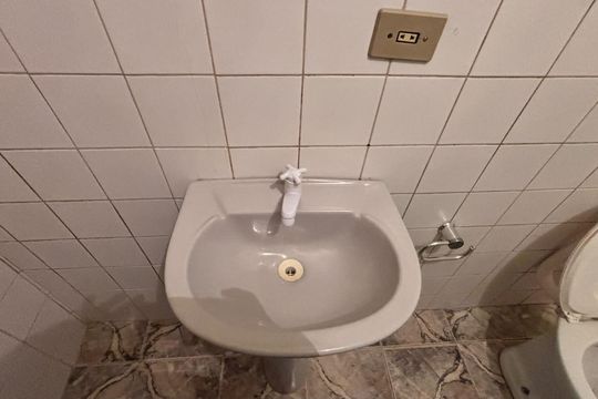 Banheiro - torneira de casa para alugar com 1 quarto, 32m² em Parque Turiguara, Cotia