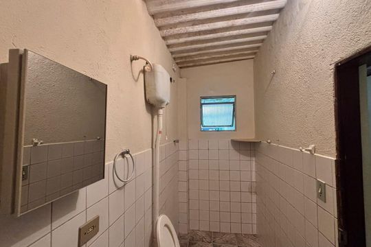 Banheiro de casa para alugar com 1 quarto, 32m² em Parque Turiguara, Cotia