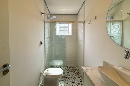 Banheiro de apartamento para alugar com 2 quartos, 118m² em Vila Palmeiras, São Paulo