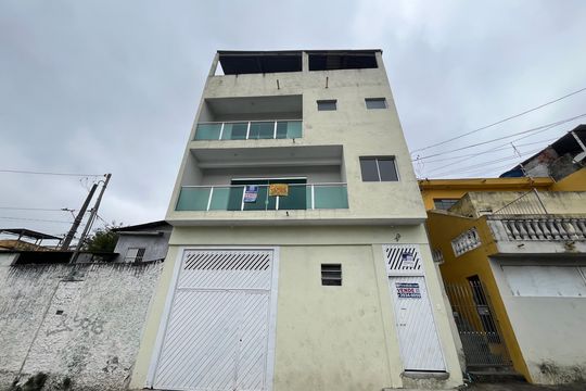 Fachada de casa à venda com 3 quartos, 305m² em Vila Yara, São Paulo