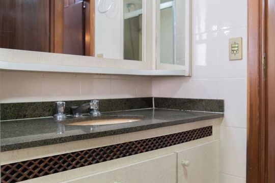 Apartamento para alugar com 3 quartos, 169m² em Vila Alzira, Guarujá