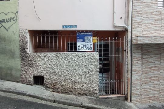 Fachada de casa para alugar com 2 quartos, 80m² em Taboão, Diadema