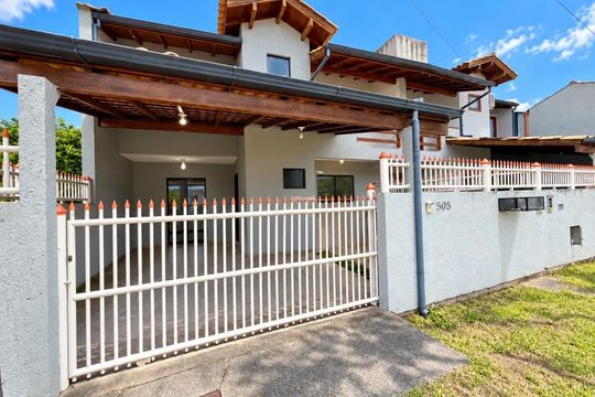Fachada de casa para alugar com 2 quartos, 80m² em Campeche Central, Florianópolis