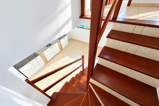 Escada de casa para alugar com 2 quartos, 80m² em Campeche Central, Florianópolis