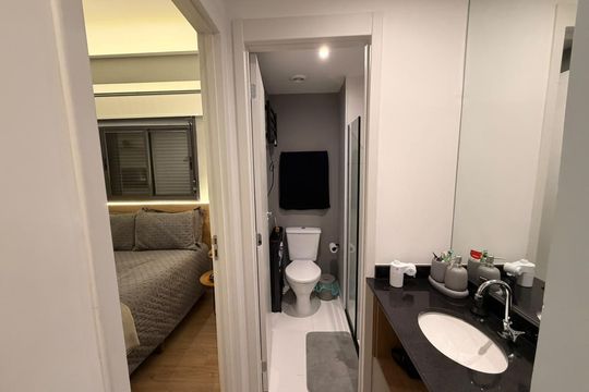 Banheiro de apartamento à venda com 1 quarto, 28m² em Pinheiros, São Paulo