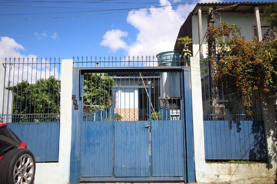 Fachada de casa para alugar com 3 quartos, 90m² em Costa E Silva, Porto Alegre