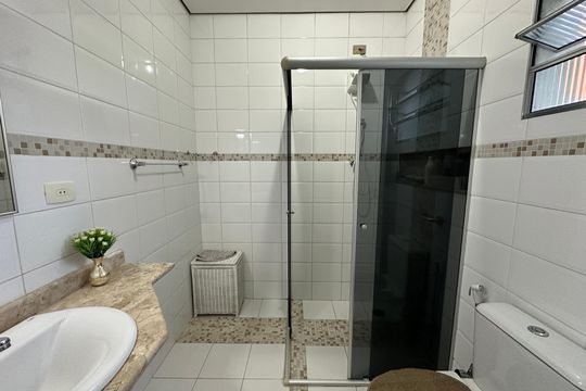 Banheiro de casa para alugar com 3 quartos, 250m² em Jardim Mutinga, Barueri