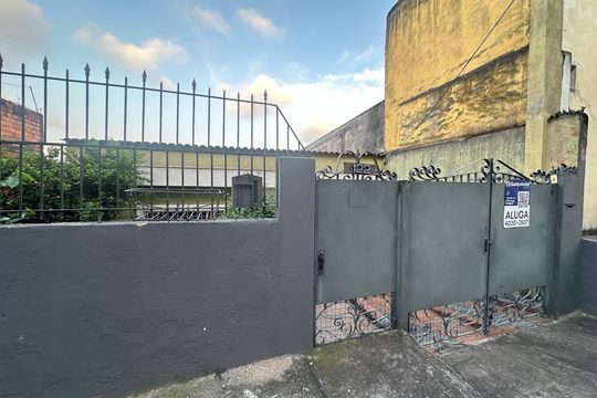 Fachada de casa para alugar com 3 quartos, 250m² em Jardim Mutinga, Barueri