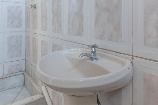 Banheiro de apartamento à venda com 1 quarto, 35m² em Centro Histórico, Porto Alegre