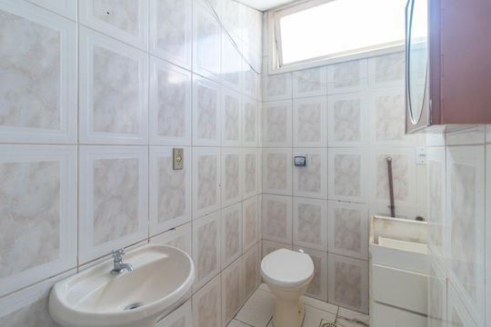 Banheiro de apartamento à venda com 1 quarto, 35m² em Centro Histórico, Porto Alegre