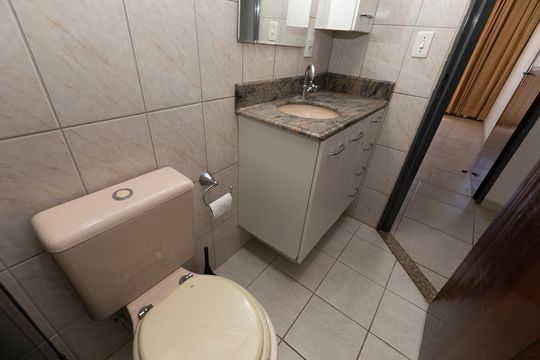 BANHEIRO SOCIAL de apartamento para alugar com 2 quartos, 96m² em Vila Eliza, Campinas