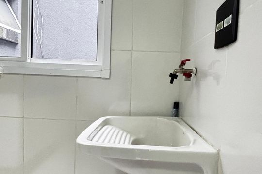 Cozinha e Área de Serviço de apartamento à venda com 2 quartos, 49m² em Jardim Santo André, Santo André