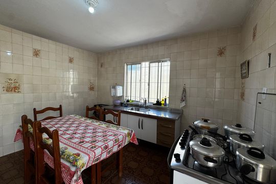 Cozinha de casa à venda com 2 quartos, 250m² em Helena Maria, Osasco