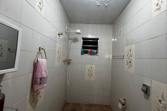 Banheiro 2 de casa à venda com 2 quartos, 250m² em Helena Maria, Osasco