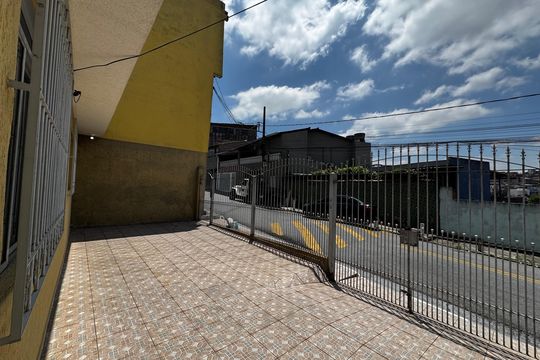 Garagem de casa à venda com 2 quartos, 250m² em Helena Maria, Osasco