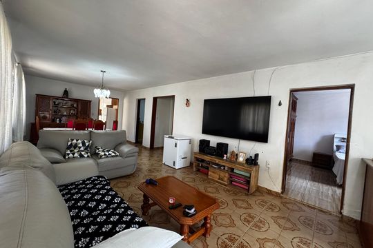Sala de casa à venda com 2 quartos, 250m² em Helena Maria, Osasco