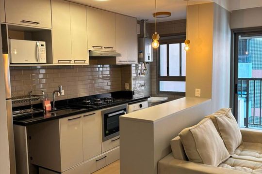 Cozinha de apartamento à venda com 1 quarto, 51m² em Alphaville Industrial, Barueri