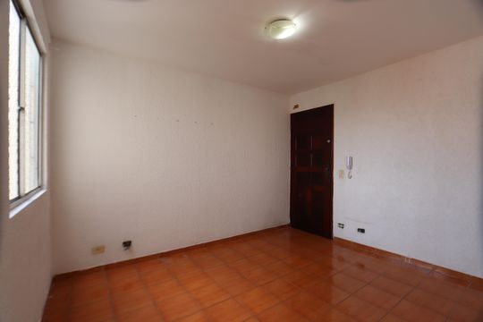 Sala de apartamento para alugar com 3 quartos, 61m² em Conjunto Habitacional Barreira Grande, São Paulo