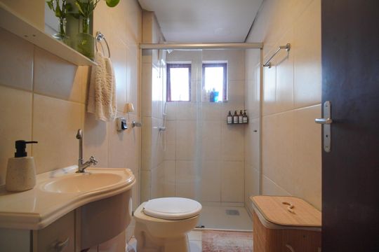 Banheiro de apartamento à venda com 2 quartos, 67m² em Ouro Branco, Novo Hamburgo