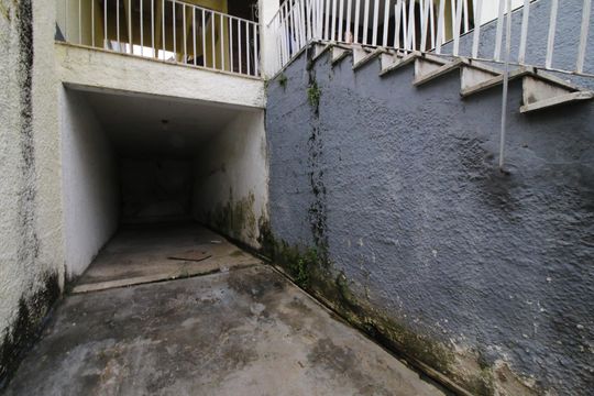 Garagem de casa para alugar com 2 quartos, 490m² em Taquara, Rio de Janeiro