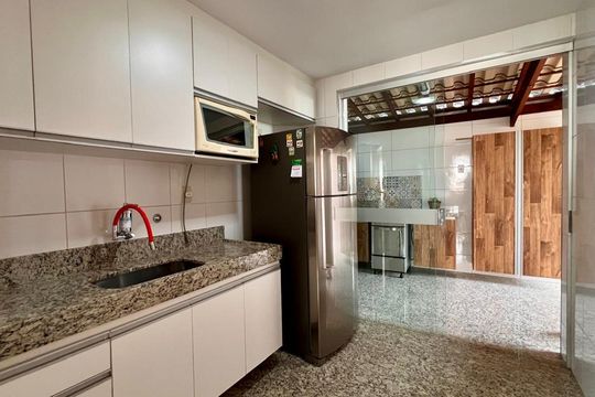 Cozinha de apartamento à venda com 3 quartos, 118m² em Heliópolis, Belo Horizonte