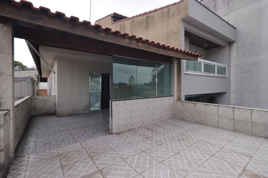 Quintal da frente de casa à venda com 3 quartos, 274m² em Vila Alzira, Santo André