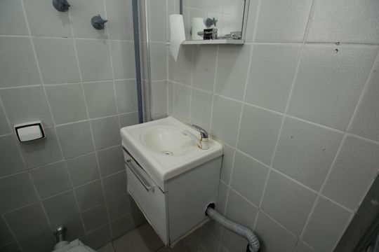 Banheiro de serviço de casa para alugar com 3 quartos, 98m² em Marapé, Santos