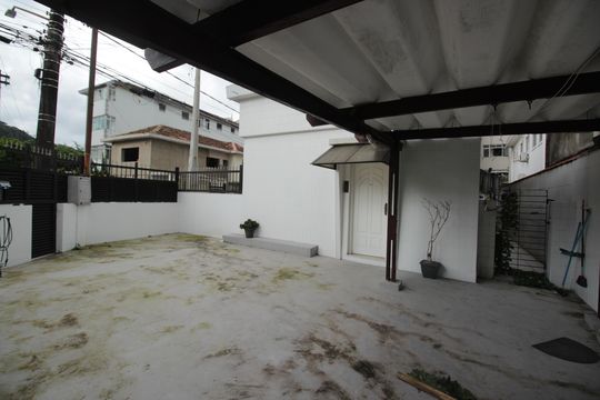 Quintal de casa para alugar com 3 quartos, 98m² em Marapé, Santos